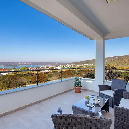 Holiday home Lovely In With Outdoor Swimming Pool