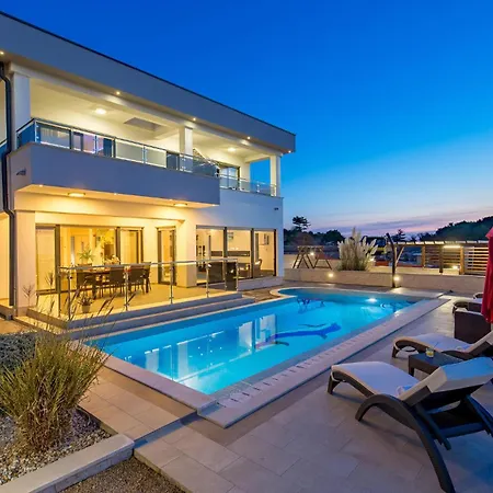 Lovely In With Outdoor Swimming Pool