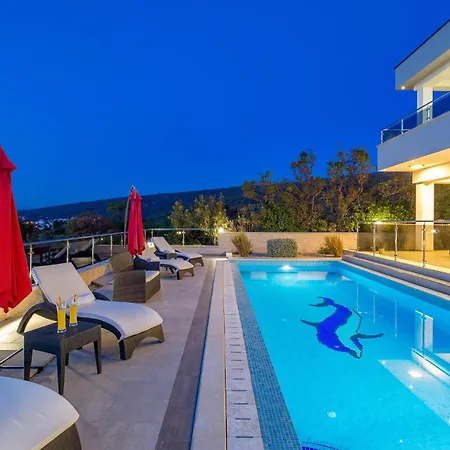Holiday home Lovely In With Outdoor Swimming Pool Punat