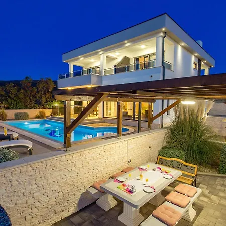 Holiday home Lovely In With Outdoor Swimming Pool Punat