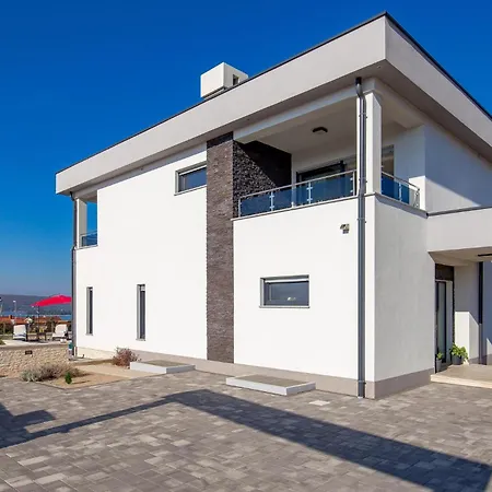 Holiday home Lovely In With Outdoor Swimming Pool *